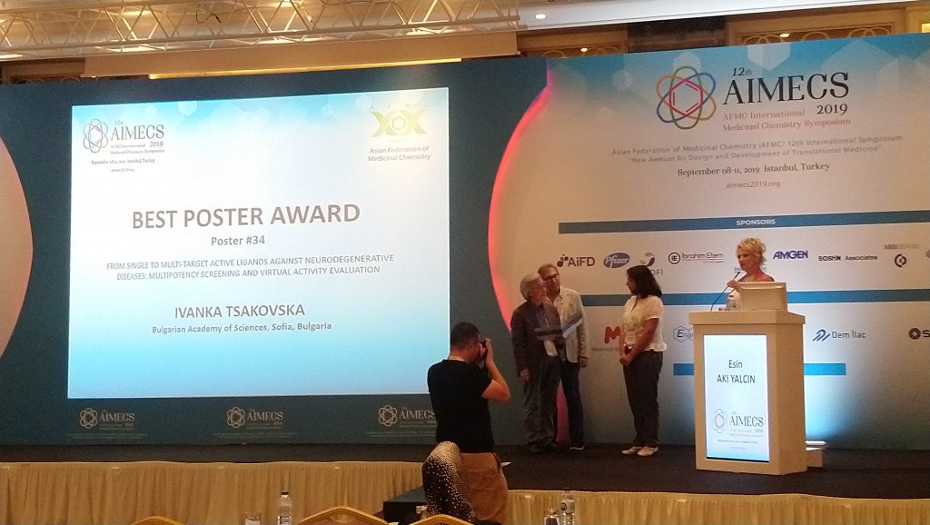 Доц. д-р Иванка Цаковска получава наградата за най-добър постер на AIMECS'2019 от Президента на Азиатската федерация по медицинска химия, 11.09.2019